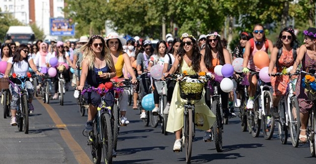 Diyarbakır'da Süslü Kadınlar Bisiklet Turu düzenlendi